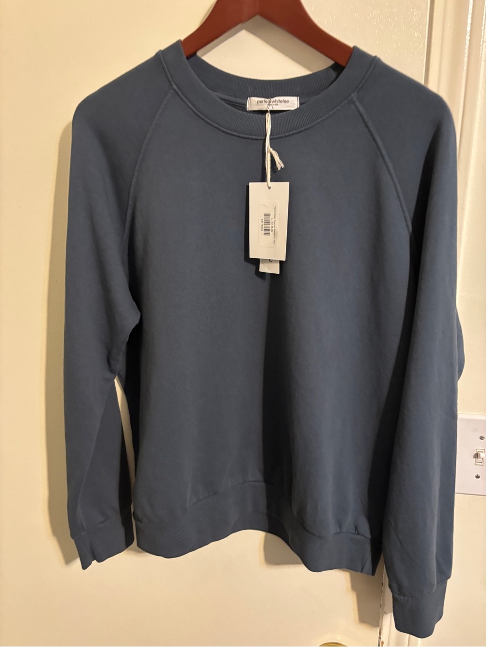 NWT perfectwhitetee Palmer Raglan | Night | Size Large